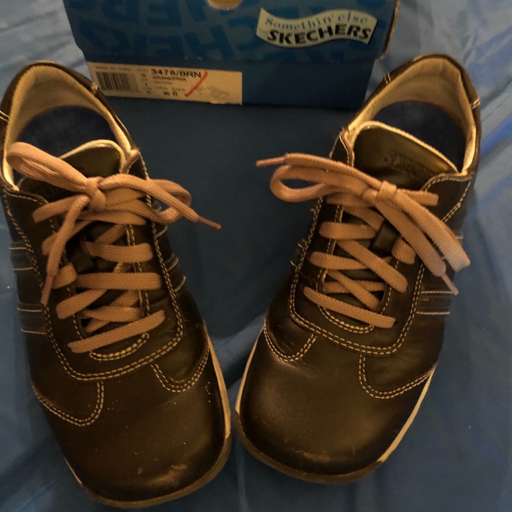 Sketchers leather flat, black